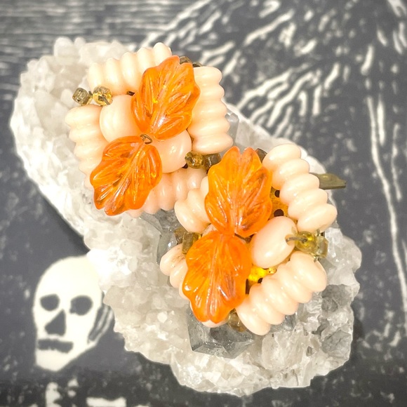🖤 Vintage 🖤 🍊Mid Century Orange Leaves Peach Beads Clip On Earrings Brass - Picture 4 of 4